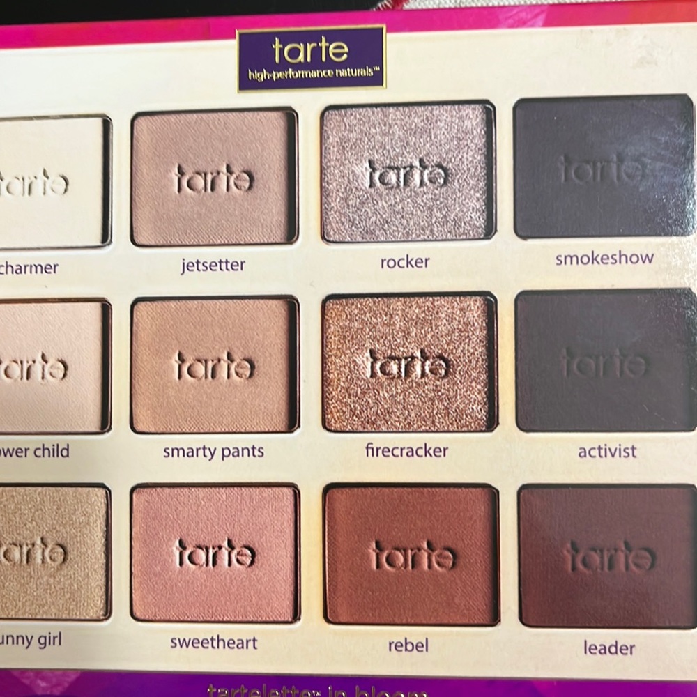 Tarte eye shadow palette “Tartelette in Bloom”. 12 amazing eye shadows!